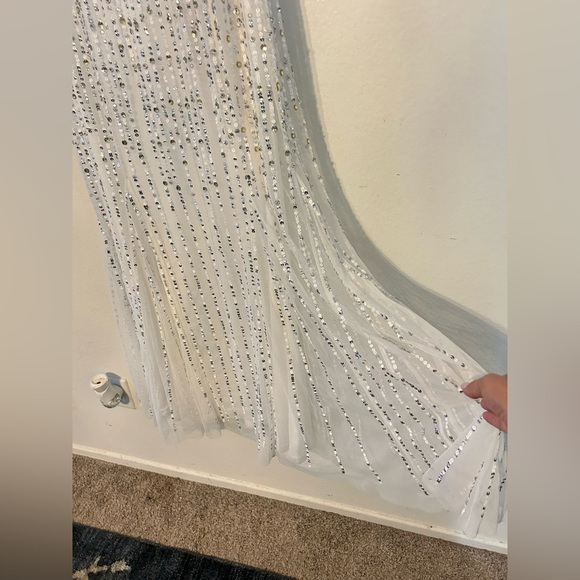 Beautiful White Dress With Sequins Full Length Size 6 By Cache - Picture 12 of 13